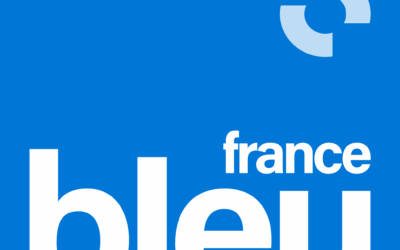 Un conseiller parle dans le poste …